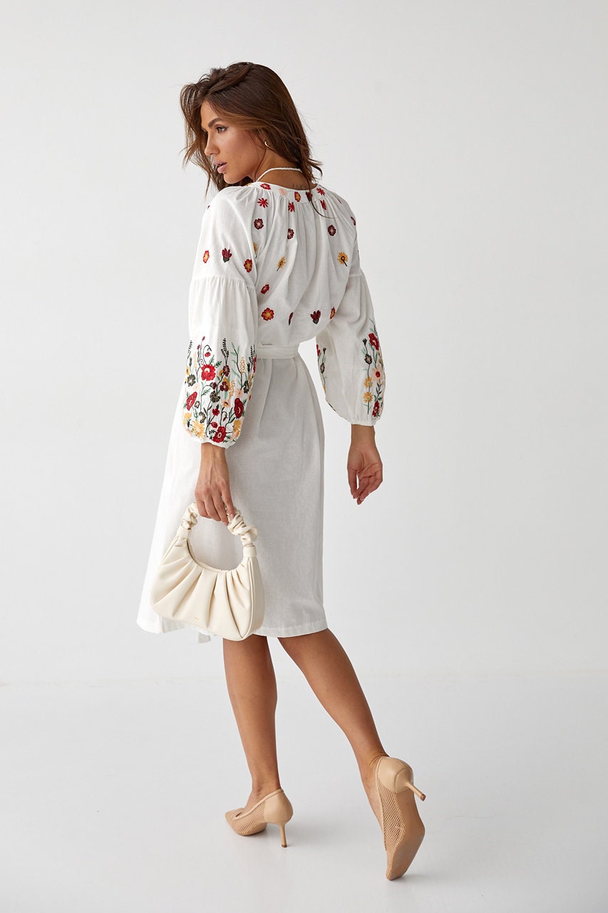 White Summer Dress with Folk Nouveau Embroidery Resort-Ready Effortless Elegance