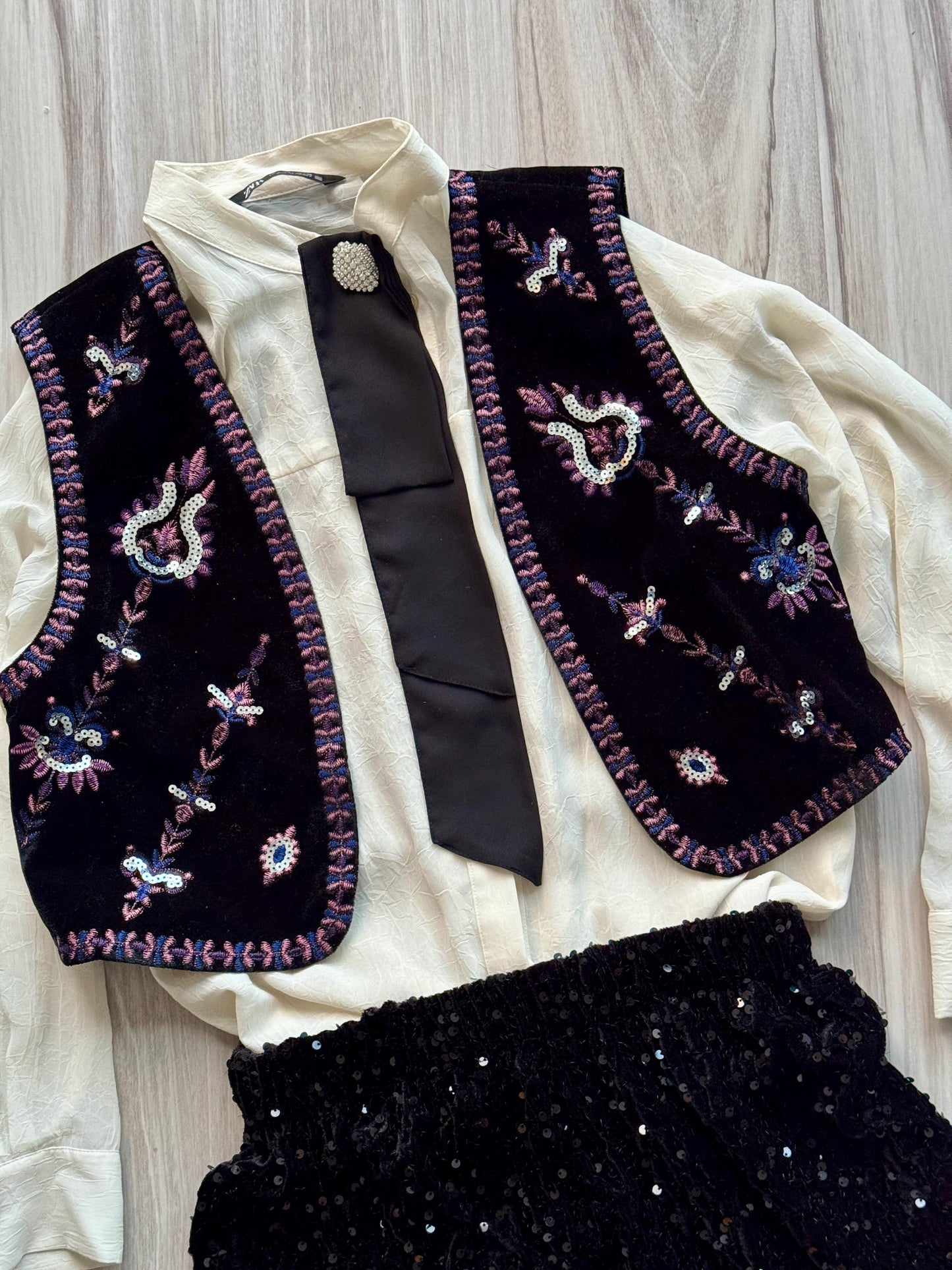 Chique Embroidered Sleeveless Jacket for Women Bohemian Jacket
