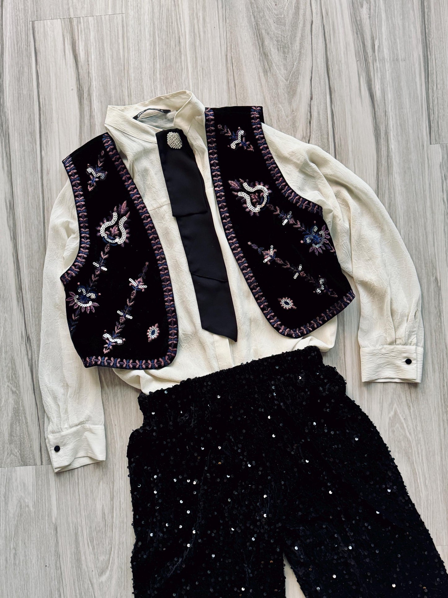 Chique Embroidered Sleeveless Jacket for Women Bohemian Jacket