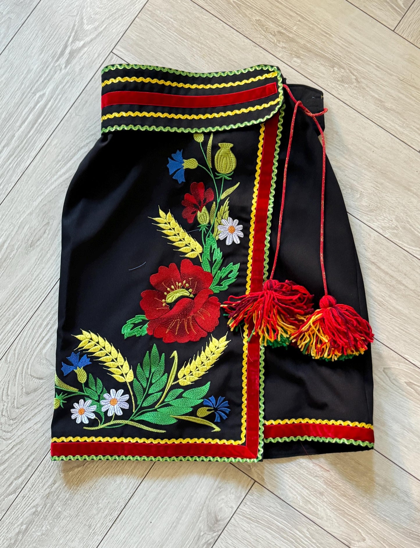 Beautiful Ukraininan Traditional Skirt Plahta Kirt with Belt