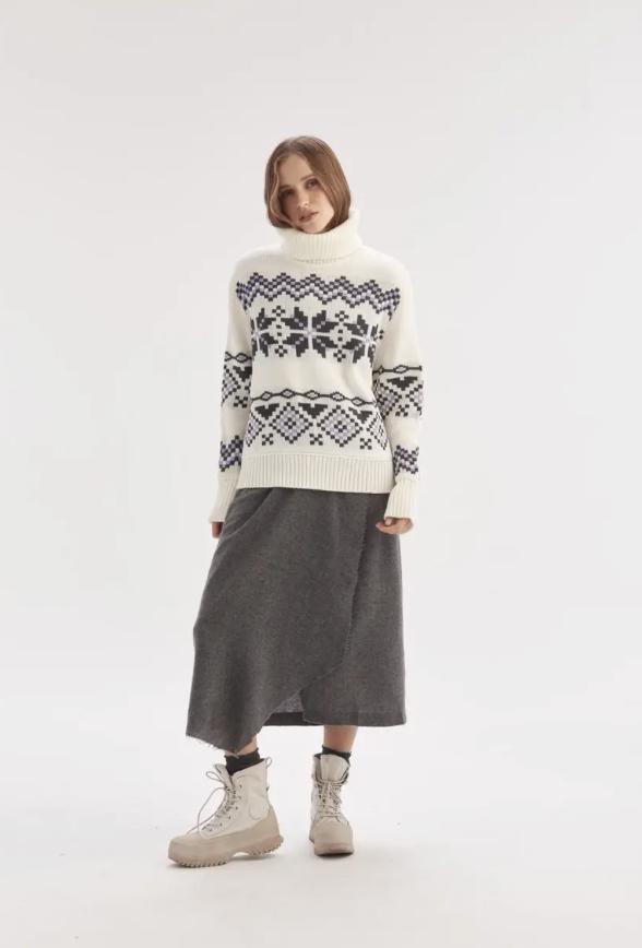 Cozy Sweater with Snowflake Pattern Modern Knitted Winter Essentials