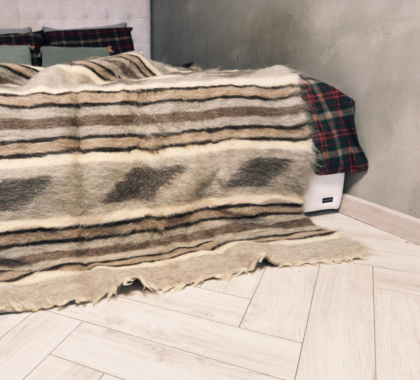 Artisan Hutsul Handcrafted Wool Blanket Queen Size Thick Natural Sheep Wool Throw Blanket