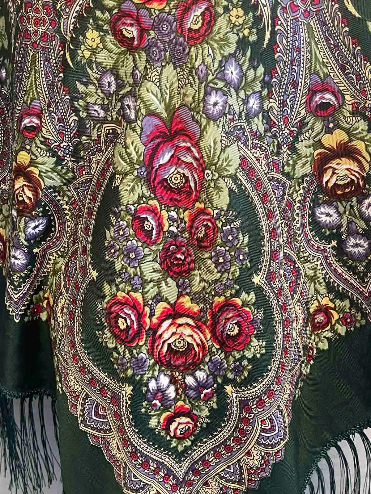 Large Gorgeous Green Ukrainian Shawl Hustka with Tassels