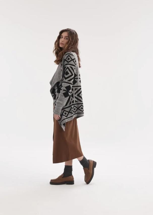 Geometric Cozy Cardigan Sweater – Warmth, Comfort, and Nordic Eleganc