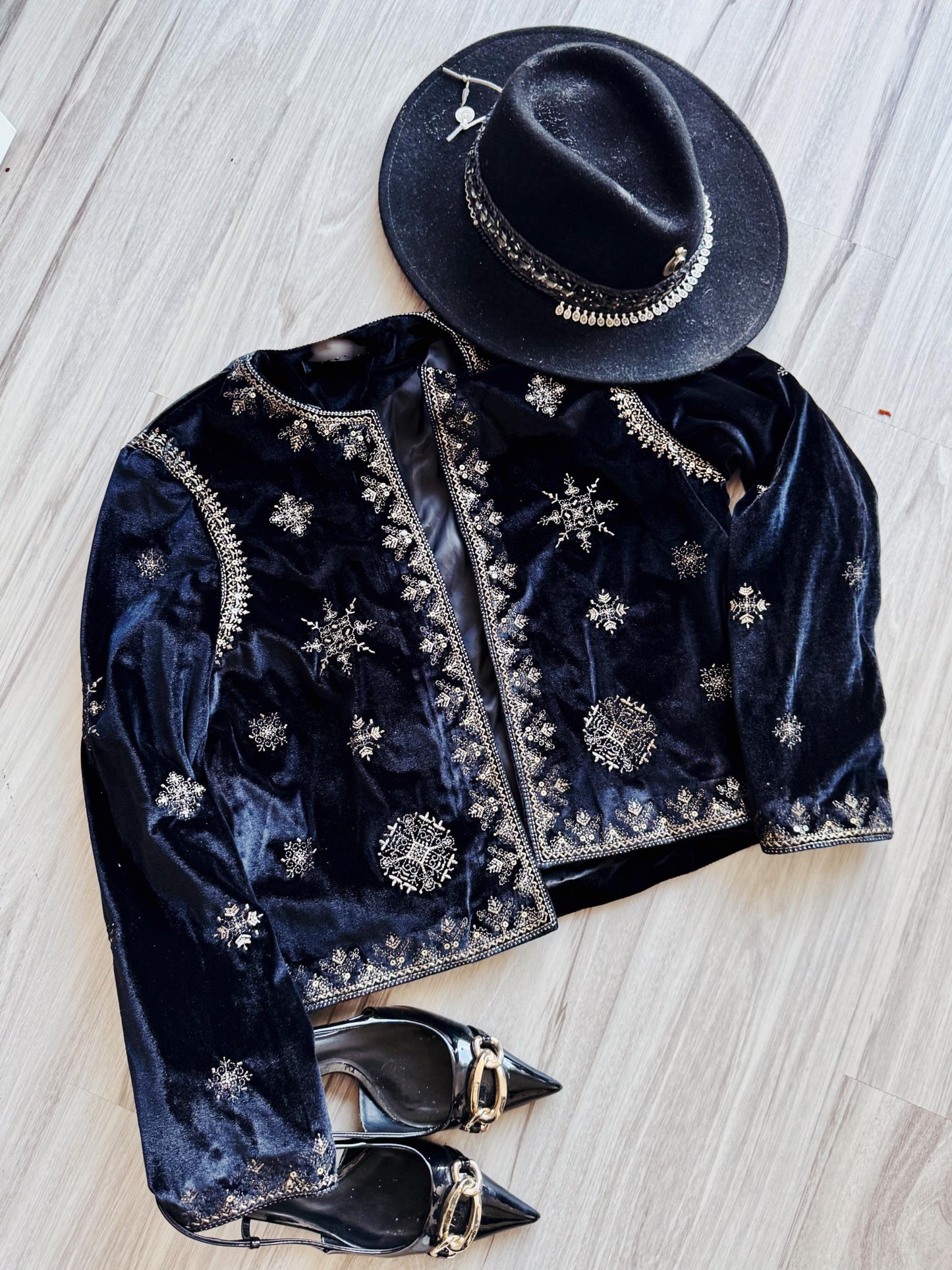 Chique Crop Top Black Velvet Open Blazer for Women