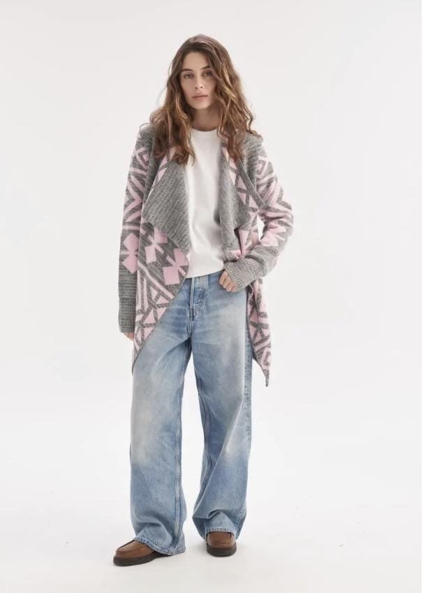 Geometric Cozy Cardigan Sweater – Warmth, Comfort, and Nordic Elegance