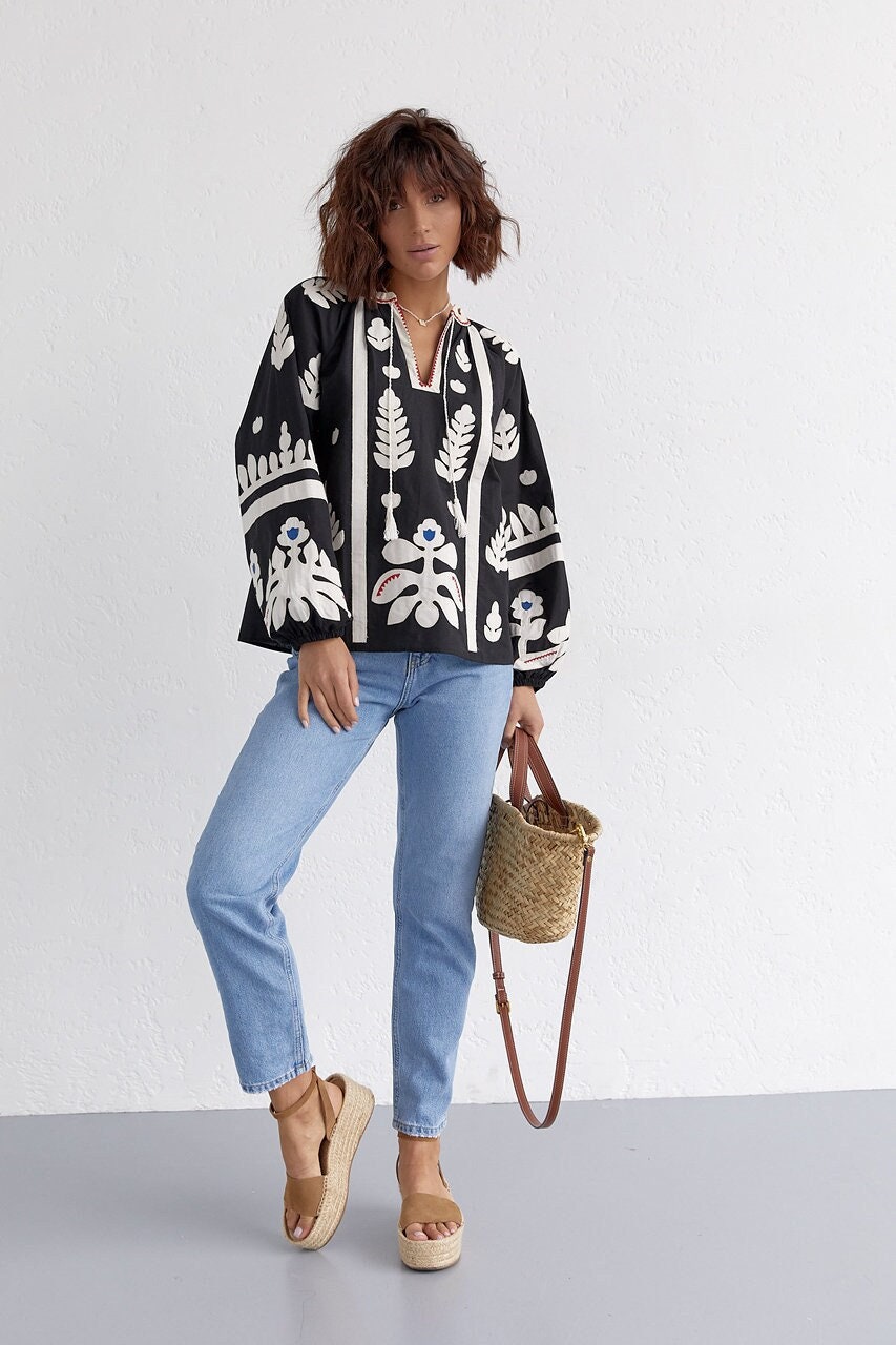 Gorgeous Black Elegant Summer Folk Nuoveau Blouse with Floral Motiff