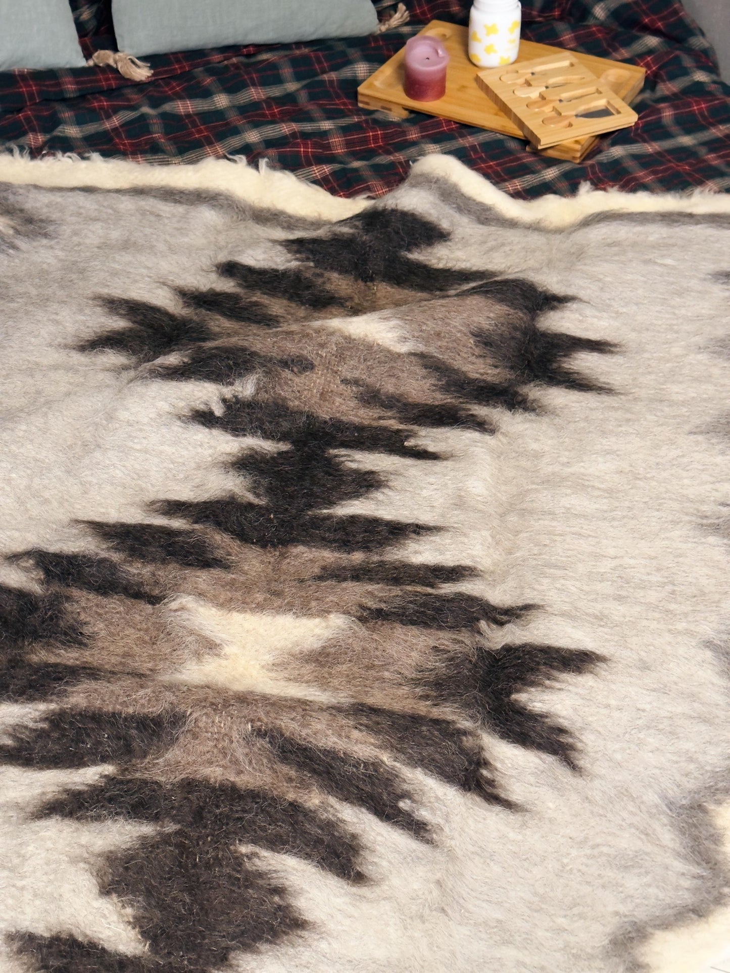 Luxury Artisan Wool Blanket in Queen Size Thick Natural Sheep Wool Throw Blanket