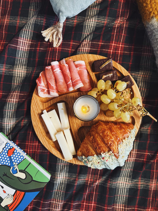 Round Serving and Cutting Plate – Solid Oak Wood Breakfast Serving Table