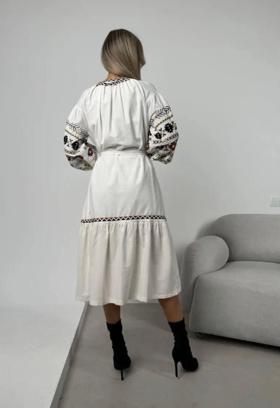 Summer Dress with Modern Geometric Embroidery Resort-Ready Elegance
