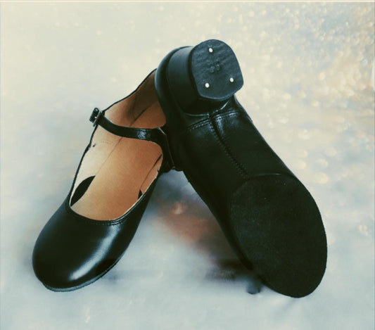 Black Folk Ukrainian Women’s Shoes – Perfect for Stage Performances and National Costumes