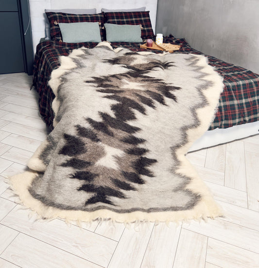 Luxury Artisan Wool Blanket in Queen Size Thick Natural Sheep Wool Throw Blanket