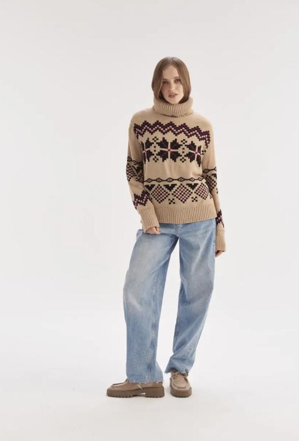 Cozy Elegant Nordic-Style Beige Sweater with Snowflake Pattern