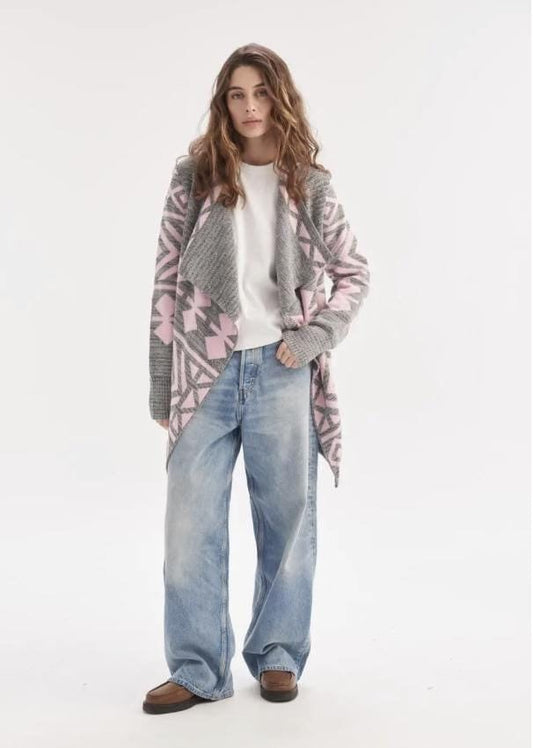 Geometric Cozy Cardigan Sweater – Warmth, Comfort, and Nordic Elegance