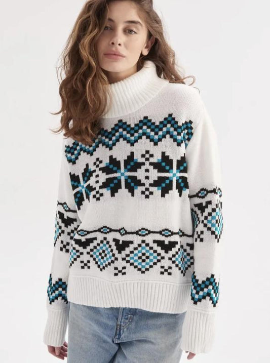Cozy Elegant Nordic-Style White Sweater with Snowflake Pattern